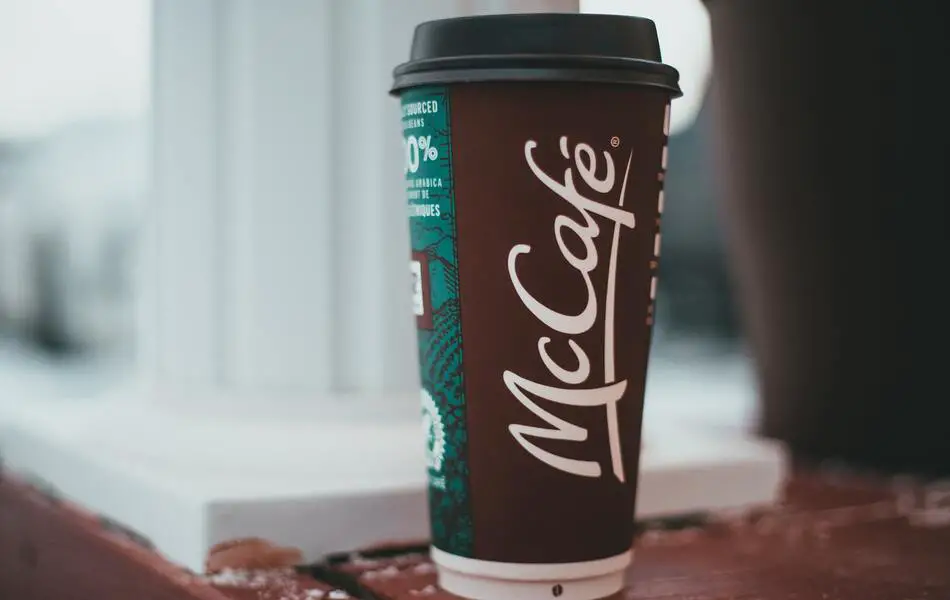 McDonald’s หรือ Starbucks Frappe มีกาแฟอยู่ด้วยหรือไม่?