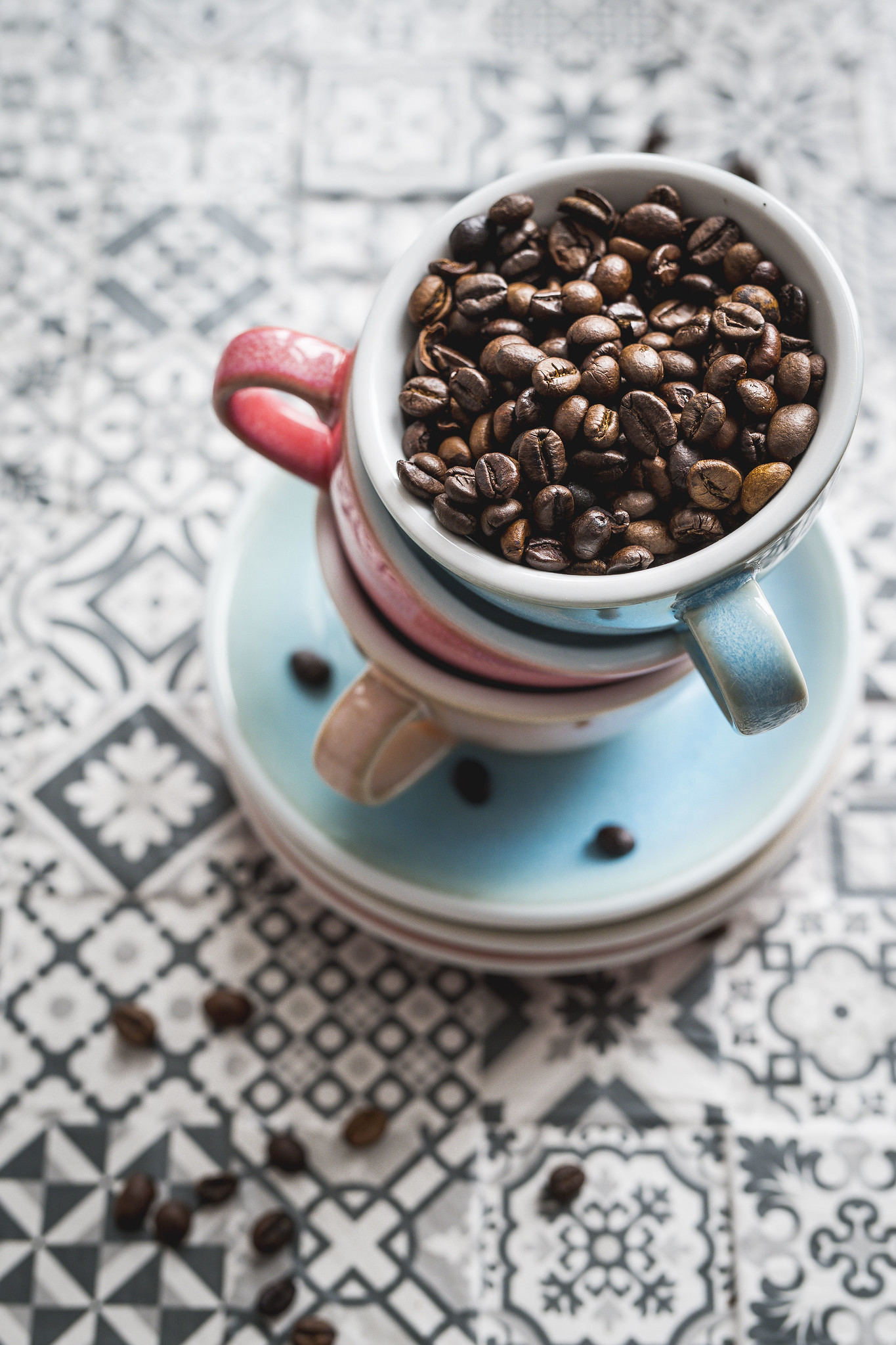 เมล็ดกาแฟในถ้วย  ปริมาณคาเฟอีนต่อวัน