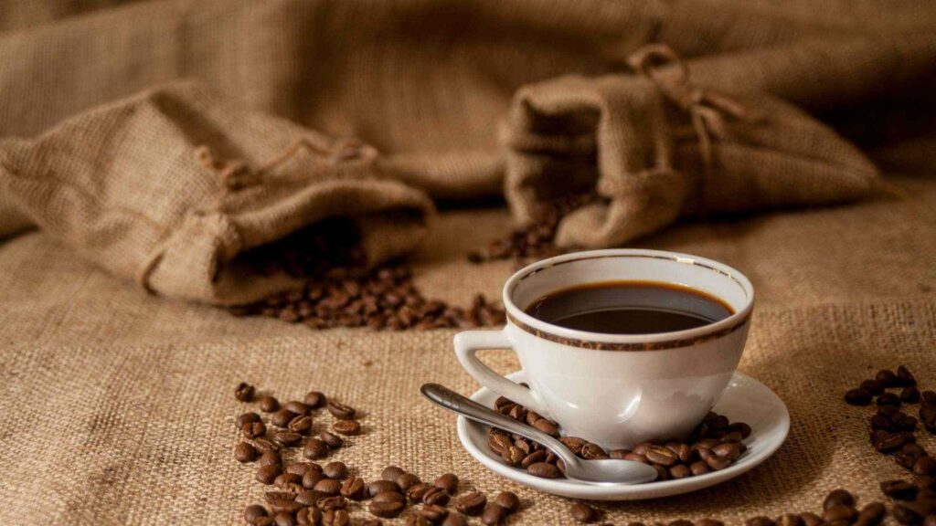กาแฟหรือชา อันไหนส่งเสริมหรือทำลายการทำงานมากกว่ากัน ?