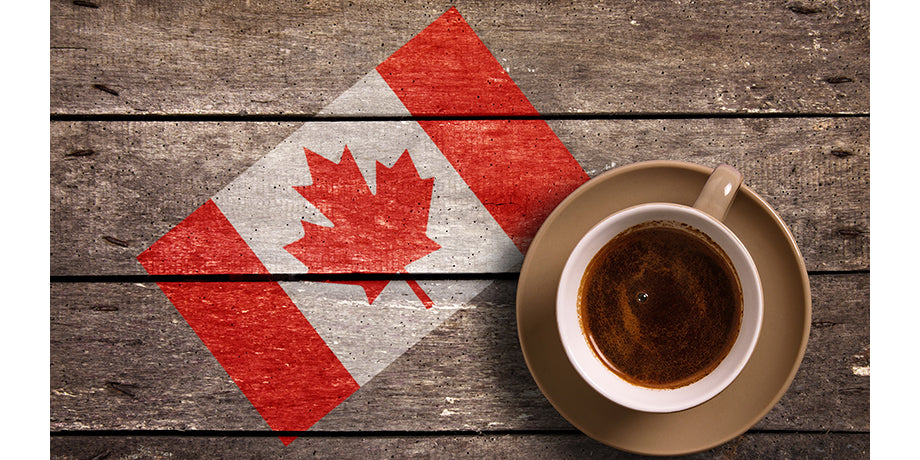 ถ้วยกาแฟและธงแคนาดา