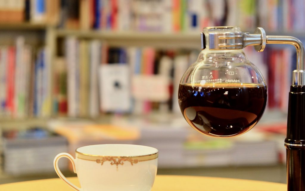 กาแฟแบบกาลักน้ำถือเป็นวัฒนธรรมร้านกาแฟยอดนิยมของญี่ปุ่น วัฒนธรรมกาแฟในญี่ปุ่น